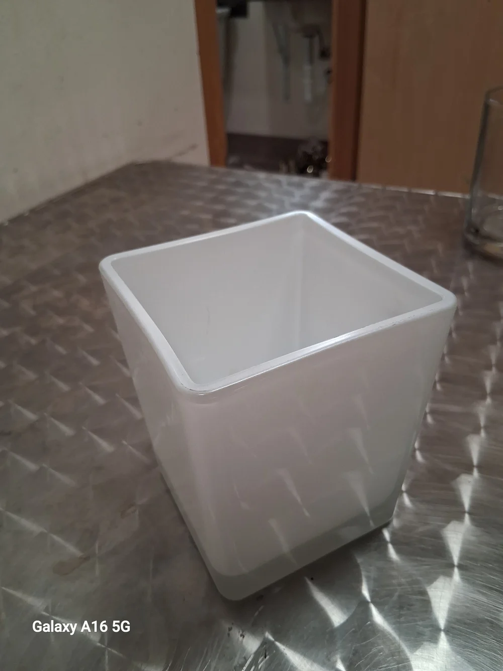 N/A minimal white